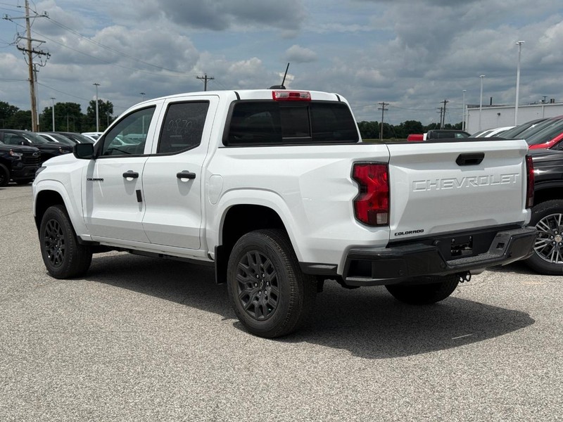 Chevrolet Colorado Vehicle Full-screen Gallery Image 3