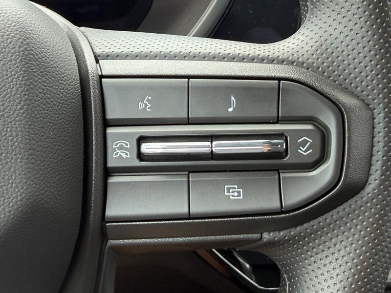 Chevrolet Colorado Vehicle Full-screen Gallery Image 9