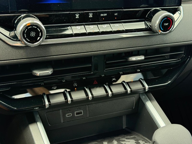 Chevrolet Colorado Vehicle Full-screen Gallery Image 13