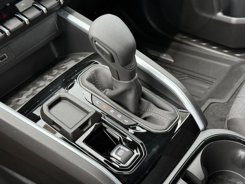 Chevrolet Colorado Vehicle Full-screen Gallery Image 14