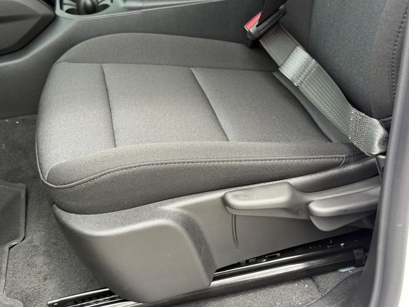 Chevrolet Colorado Vehicle Full-screen Gallery Image 17