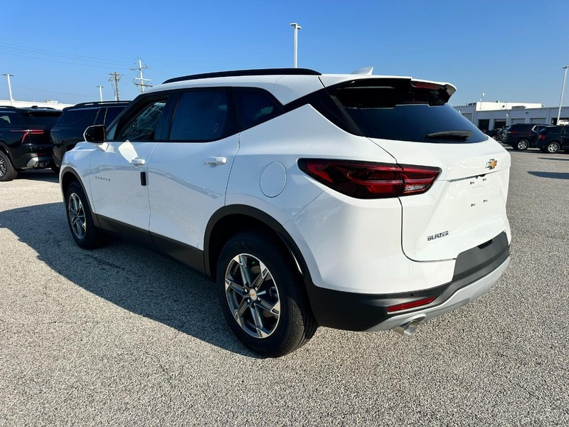 Chevrolet Blazer Vehicle Full-screen Gallery Image 3