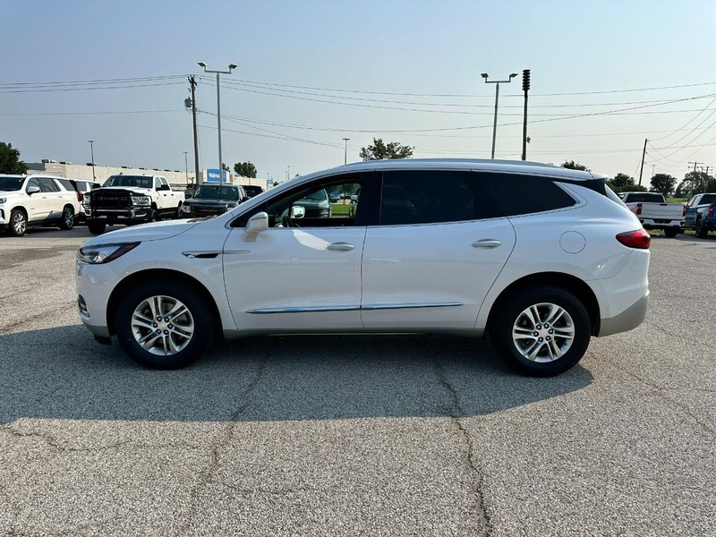 Buick Enclave Vehicle Full-screen Gallery Image 02