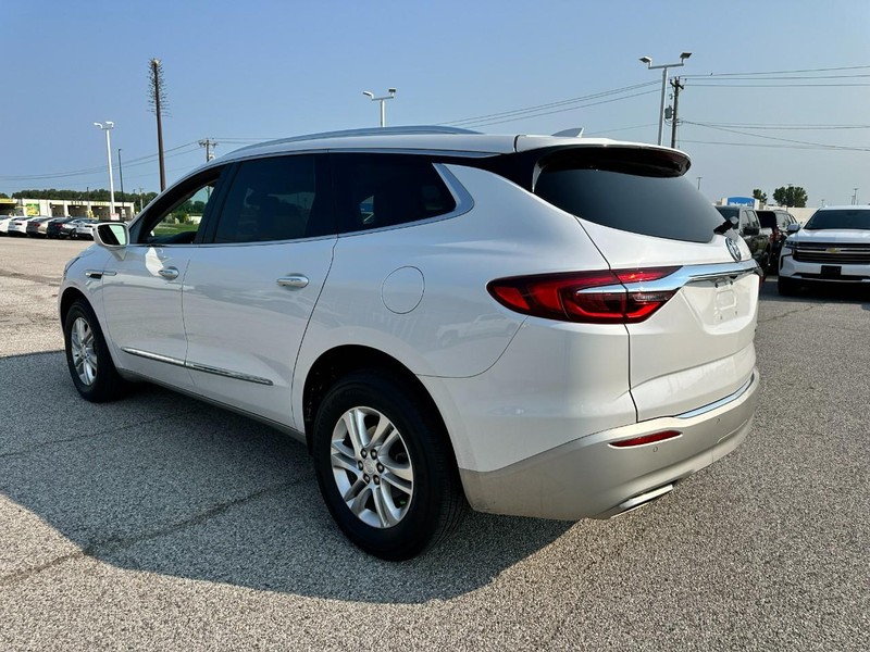 Buick Enclave Vehicle Full-screen Gallery Image 03