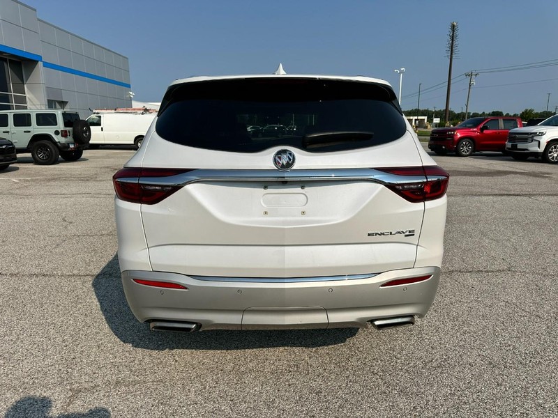 Buick Enclave Vehicle Full-screen Gallery Image 04