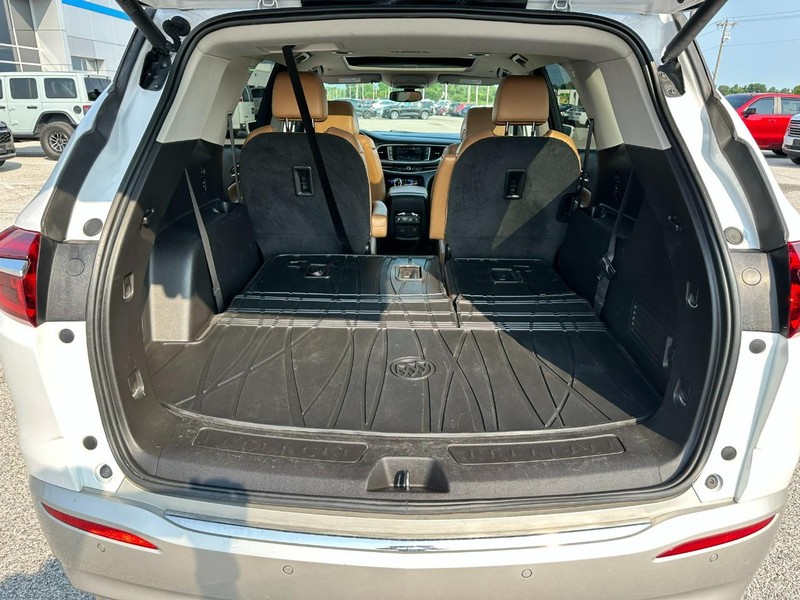 Buick Enclave Vehicle Full-screen Gallery Image 05