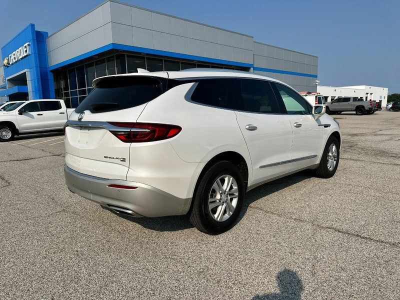 Buick Enclave Vehicle Full-screen Gallery Image 06