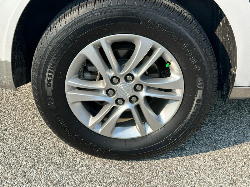 Buick Enclave Vehicle Full-screen Gallery Image 07