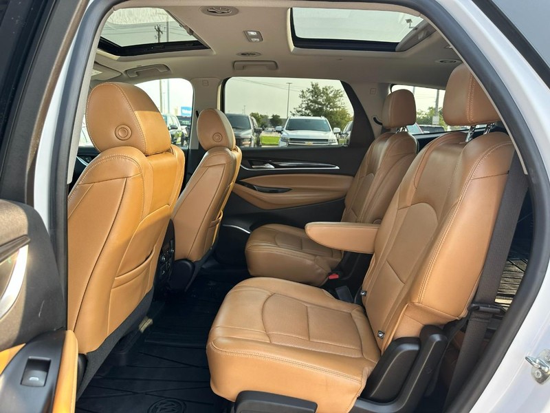 Buick Enclave Vehicle Full-screen Gallery Image 10