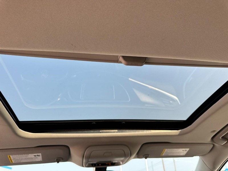 Buick Enclave Vehicle Full-screen Gallery Image 11
