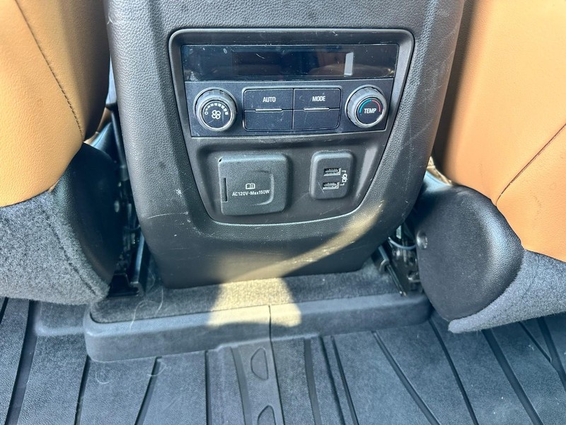 Buick Enclave Vehicle Full-screen Gallery Image 12