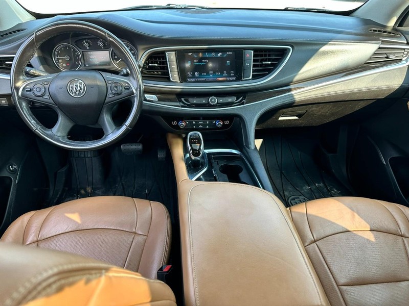 Buick Enclave Vehicle Full-screen Gallery Image 13