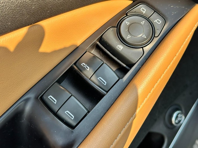 Buick Enclave Vehicle Full-screen Gallery Image 18