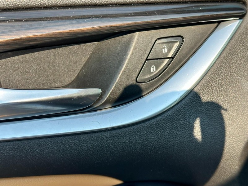 Buick Enclave Vehicle Full-screen Gallery Image 19