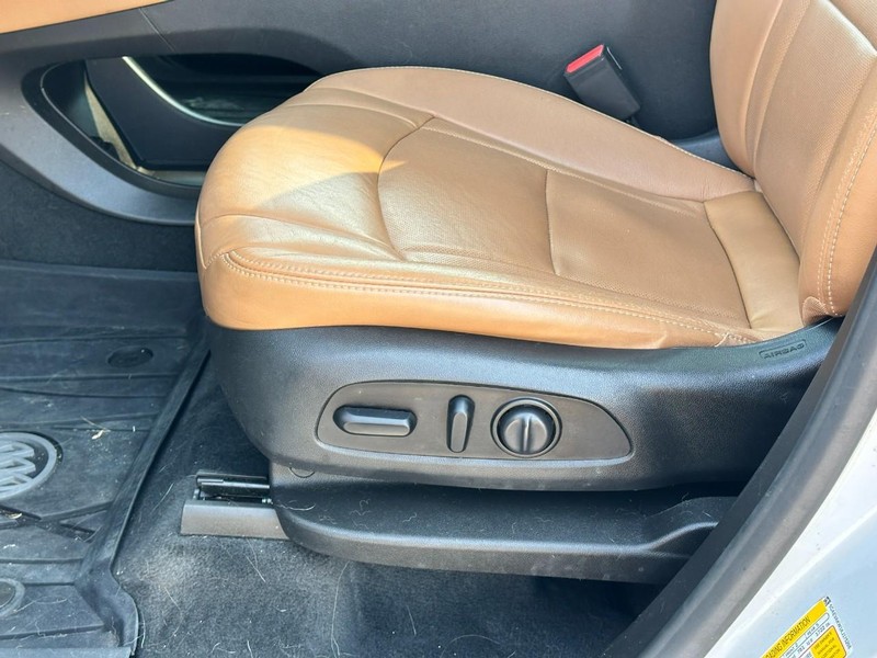 Buick Enclave Vehicle Full-screen Gallery Image 20