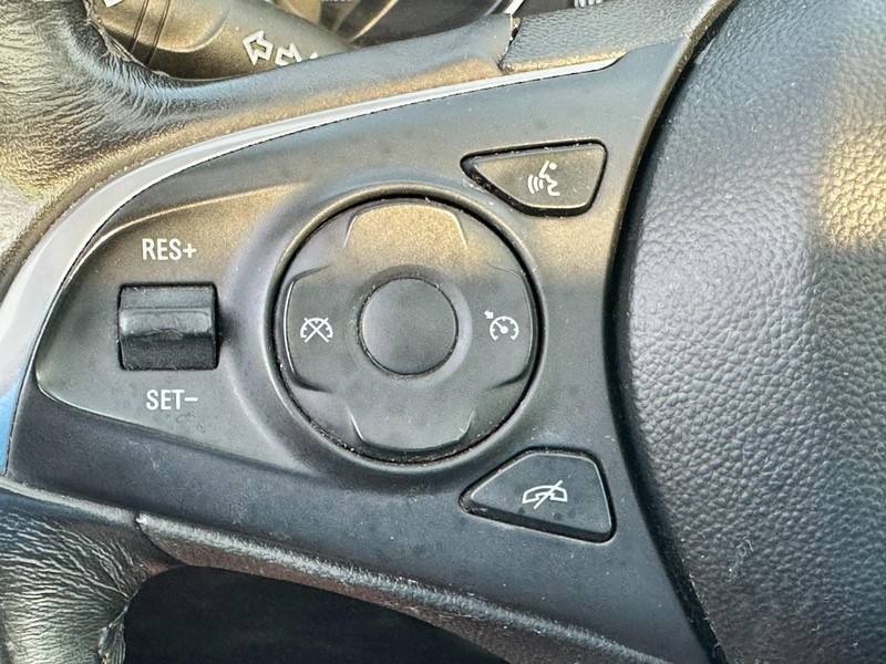Buick Enclave Vehicle Full-screen Gallery Image 21