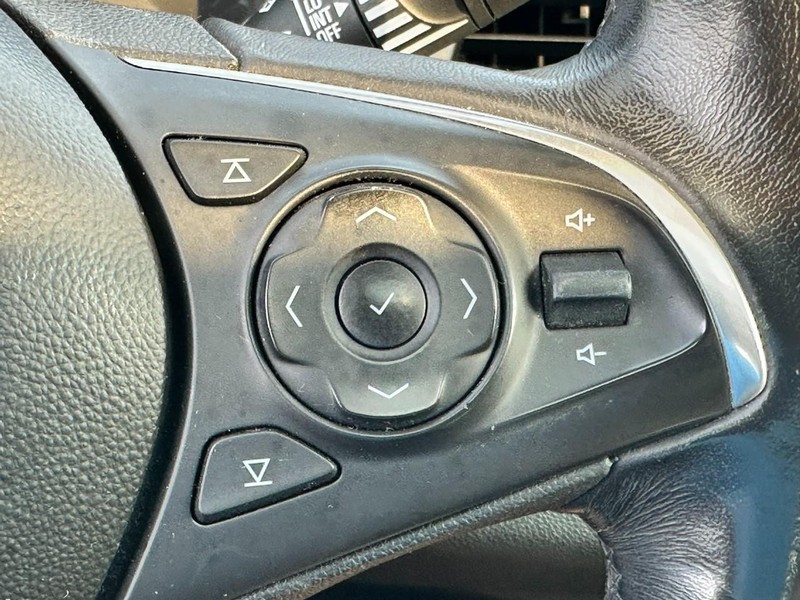 Buick Enclave Vehicle Full-screen Gallery Image 22