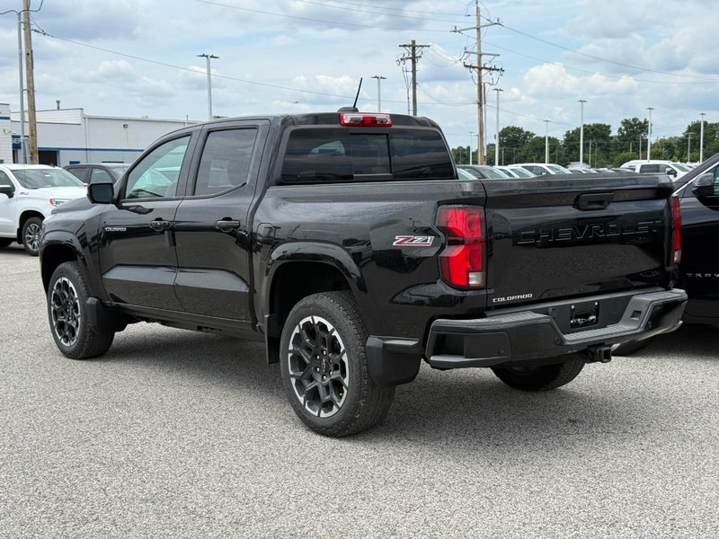 Chevrolet Colorado Vehicle Full-screen Gallery Image 3