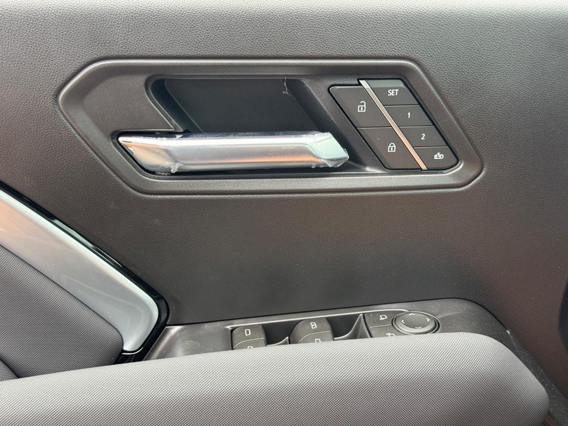 Chevrolet Colorado Vehicle Full-screen Gallery Image 18