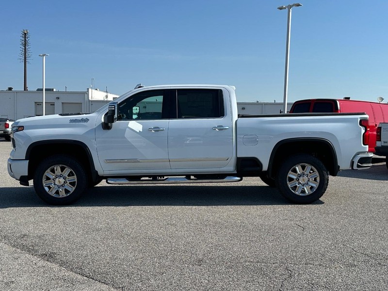 Chevrolet Silverado 3500HD Vehicle Full-screen Gallery Image 2