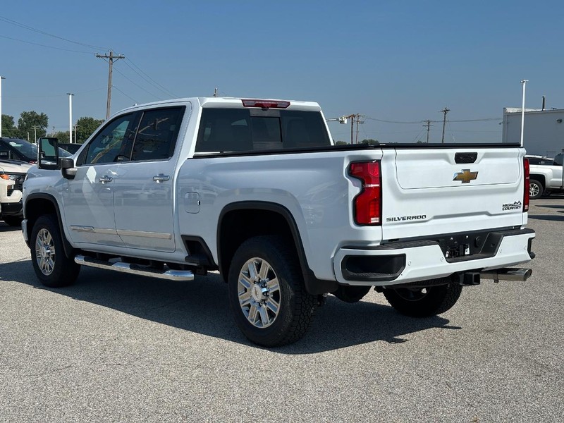 Chevrolet Silverado 3500HD Vehicle Full-screen Gallery Image 3