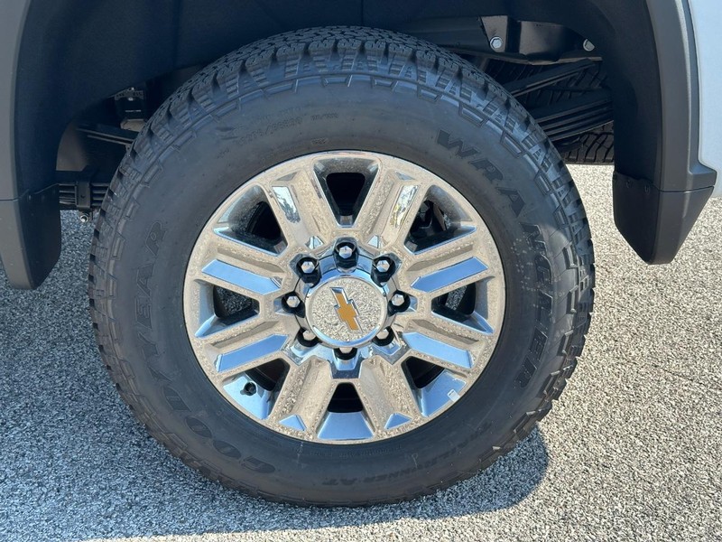 Chevrolet Silverado 3500HD Vehicle Full-screen Gallery Image 4