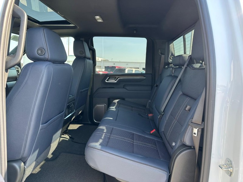 Chevrolet Silverado 3500HD Vehicle Full-screen Gallery Image 5