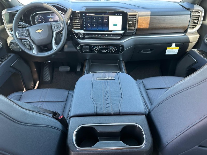 Chevrolet Silverado 3500HD Vehicle Full-screen Gallery Image 8