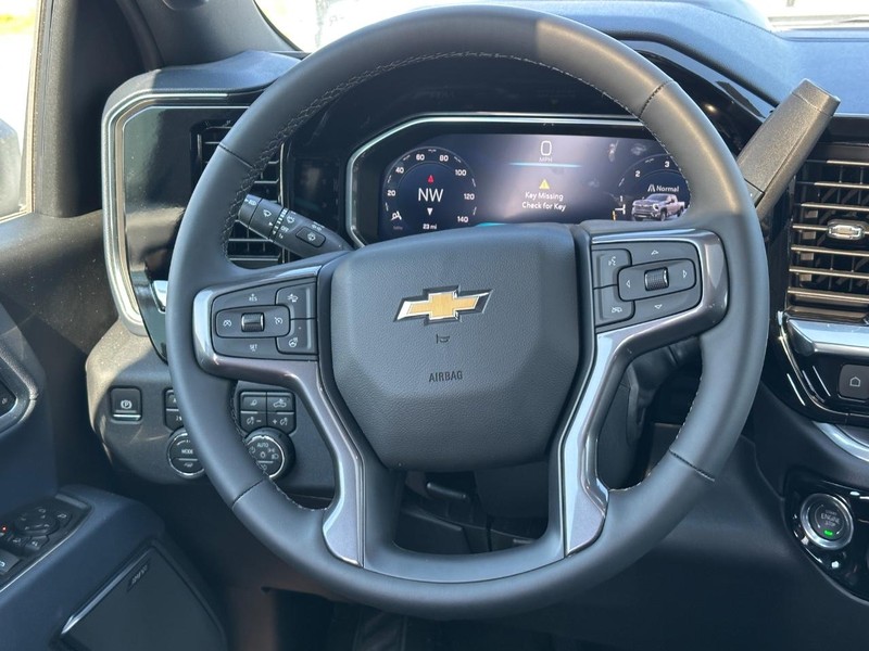 Chevrolet Silverado 3500HD Vehicle Full-screen Gallery Image 9