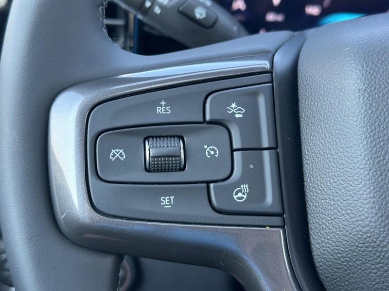 Chevrolet Silverado 3500HD Vehicle Full-screen Gallery Image 10