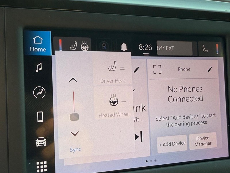 Chrysler Voyager Vehicle Full-screen Gallery Image 24