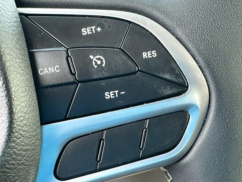 Chrysler Voyager Vehicle Full-screen Gallery Image 20