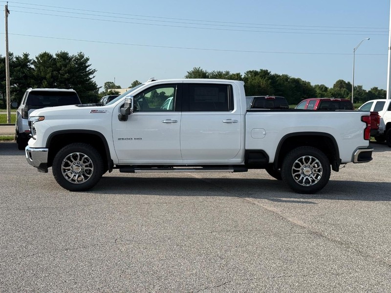 Chevrolet Silverado 2500HD Vehicle Full-screen Gallery Image 2