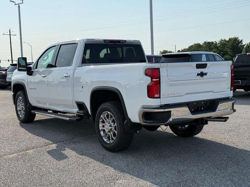Chevrolet Silverado 2500HD Vehicle Full-screen Gallery Image 3