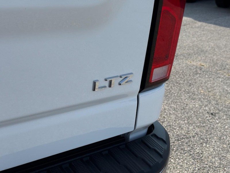 Chevrolet Silverado 2500HD Vehicle Full-screen Gallery Image 4