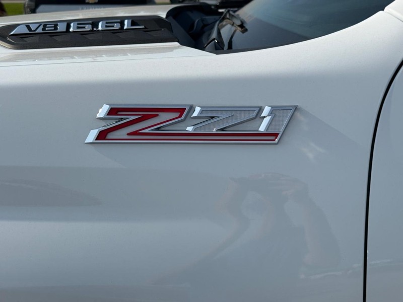Chevrolet Silverado 2500HD Vehicle Full-screen Gallery Image 7