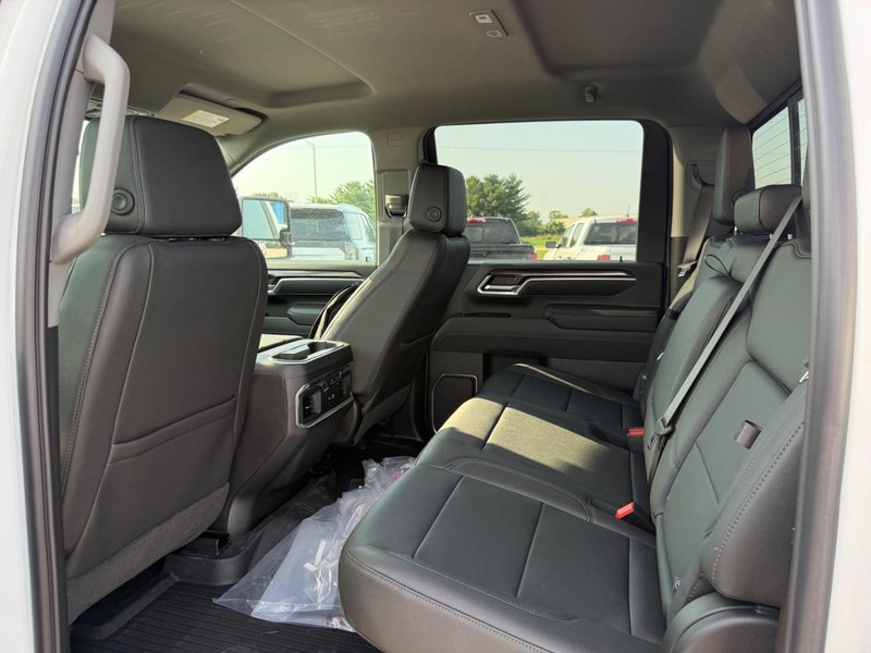 Chevrolet Silverado 2500HD Vehicle Full-screen Gallery Image 8