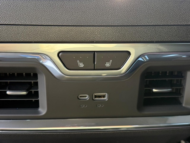 Chevrolet Silverado 2500HD Vehicle Full-screen Gallery Image 9
