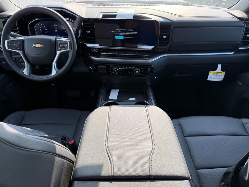 Chevrolet Silverado 2500HD Vehicle Full-screen Gallery Image 10