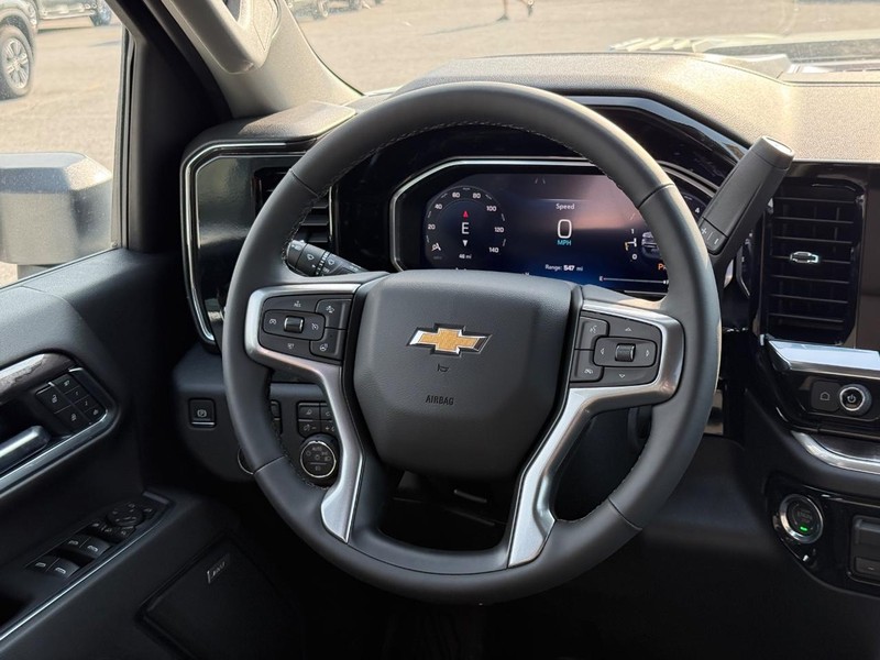 Chevrolet Silverado 2500HD Vehicle Full-screen Gallery Image 11