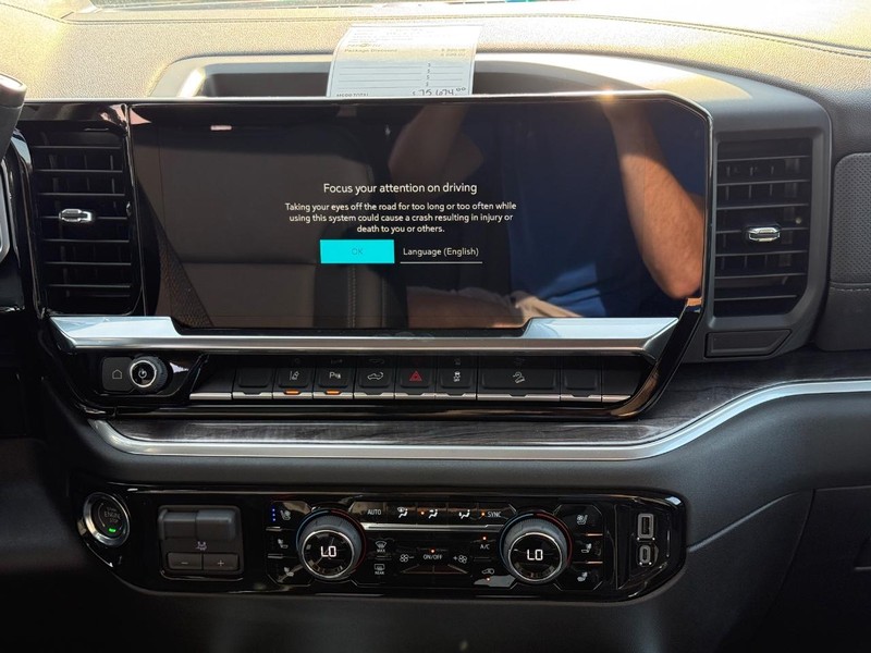 Chevrolet Silverado 2500HD Vehicle Full-screen Gallery Image 12
