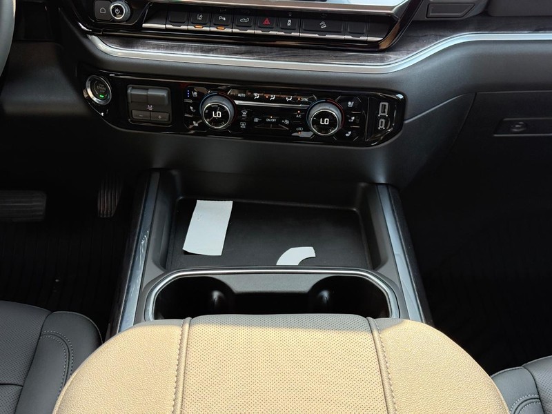 Chevrolet Silverado 2500HD Vehicle Full-screen Gallery Image 13