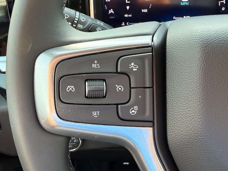 Chevrolet Silverado 2500HD Vehicle Full-screen Gallery Image 18