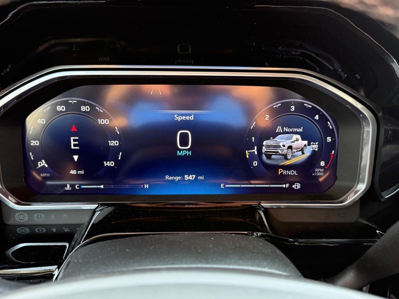 Chevrolet Silverado 2500HD Vehicle Full-screen Gallery Image 20