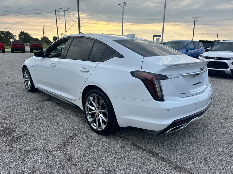 Cadillac CT5 Vehicle Full-screen Gallery Image 03