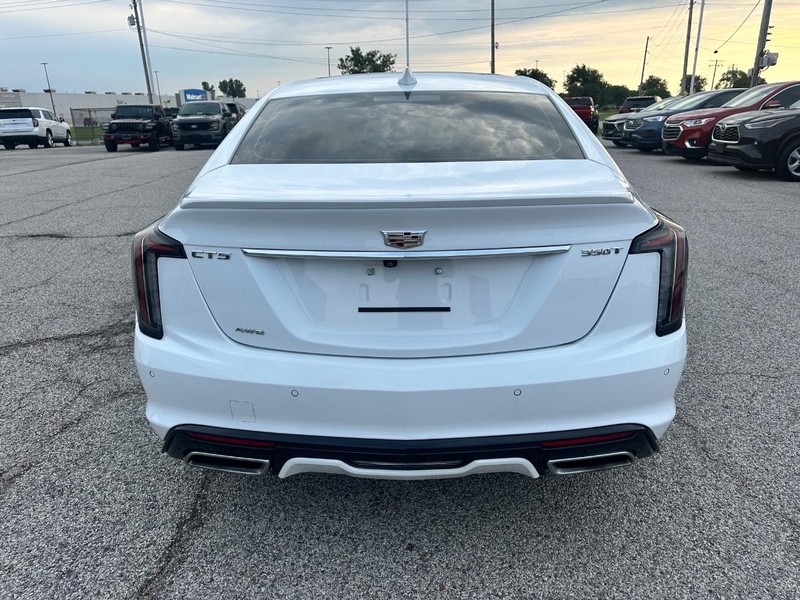 Cadillac CT5 Vehicle Full-screen Gallery Image 04