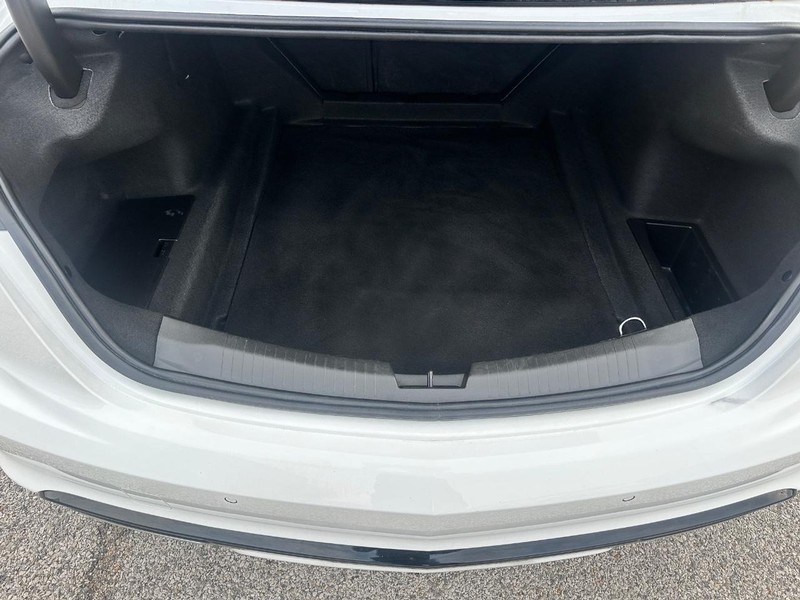 Cadillac CT5 Vehicle Full-screen Gallery Image 05