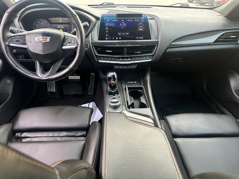 Cadillac CT5 Vehicle Full-screen Gallery Image 12
