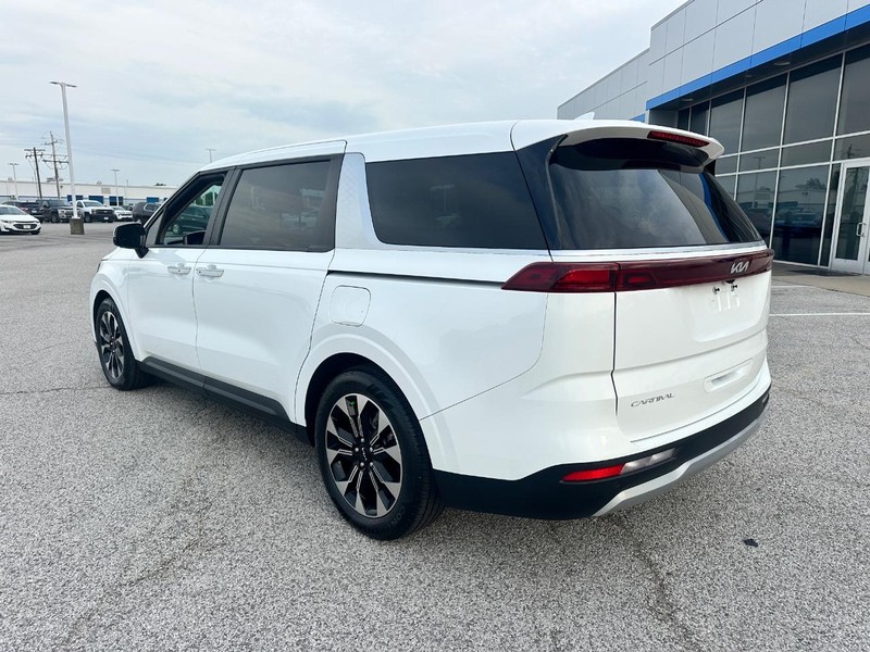 Kia Carnival Vehicle Full-screen Gallery Image 3