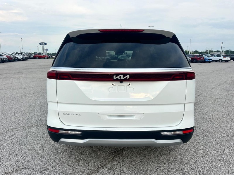 Kia Carnival Vehicle Full-screen Gallery Image 4